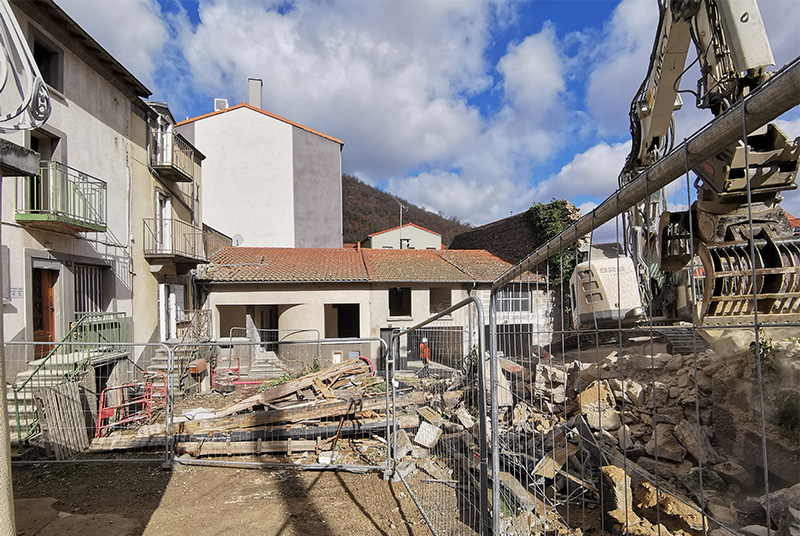 Chantier de travaux de proto-aménagement à Volvic par l'EPF Auvergne