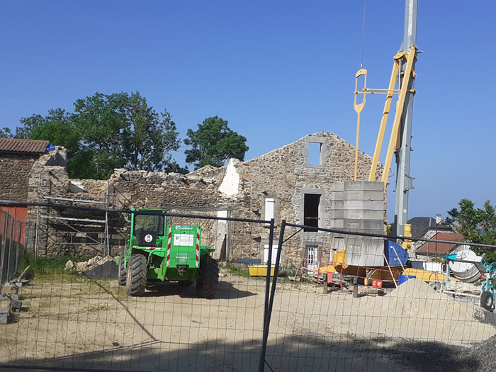 Projet de création de logements à Rézentières (15) - bâti pendant les travaux 2