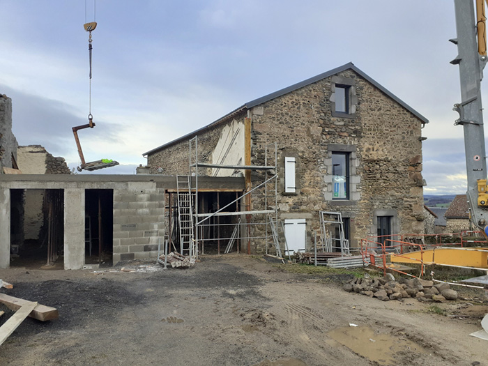 Projet de création de logements à Rézentières (15) - bâti pendant les travaux 4