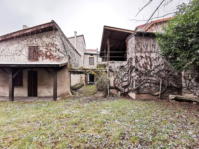 Opération logements sociaux à Lezoux (63)_biens avant travaux_vue du bien du terrain
