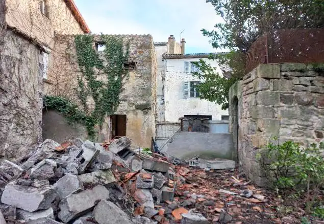 Opération logements sociaux à Lezoux (63)_pendant les travaux_vue du terrain