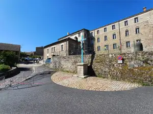 l’EPF Auvergne accompagne la commune de Dunières dans la reconversion d’un site aux forts enjeux patrimoniaux en cœur de bourg_visuel de la façade