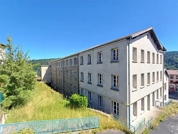 l’EPF Auvergne accompagne la commune de Dunières dans la reconversion d’un site aux forts enjeux patrimoniaux en cœur de bourg_visuel de la façade arrière